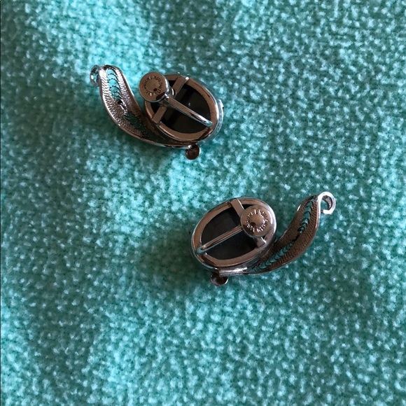 Vintage Sorrento screw on Silver/hematite earring - Picture 6 of 7